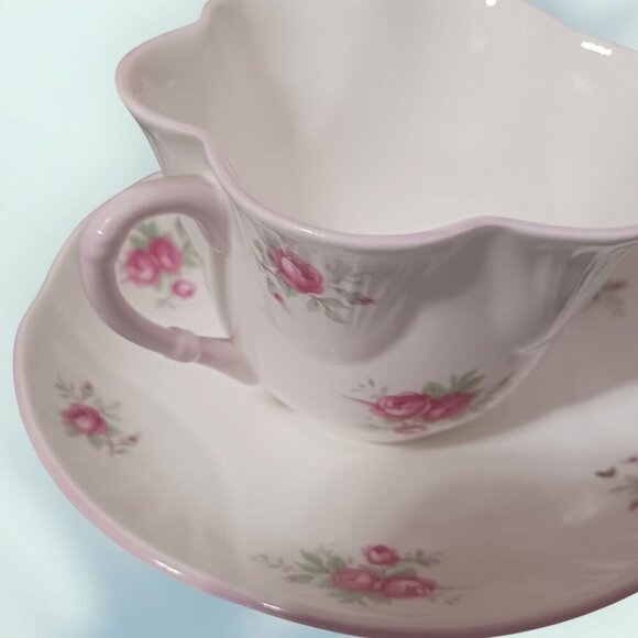 Crown Staffordshire Fine Bone China Sweetheart Rose Teacup & Saucer Set - Picture 3 of 7